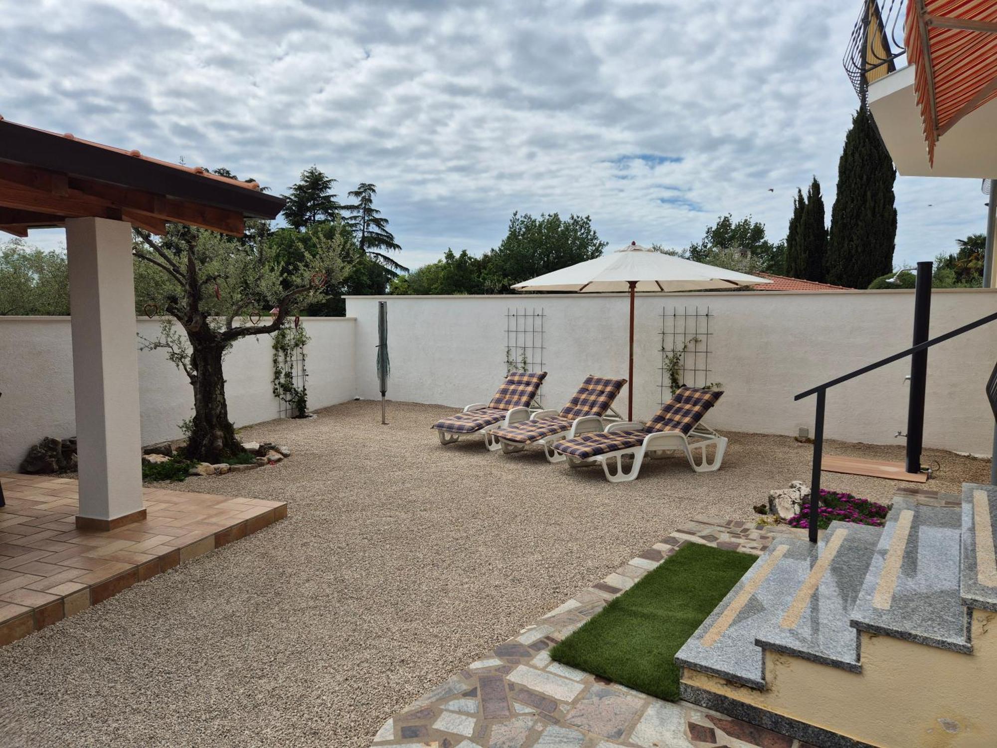 Apartment Vinja Porec - Privat Garden - Whirlpool ภายนอก รูปภาพ